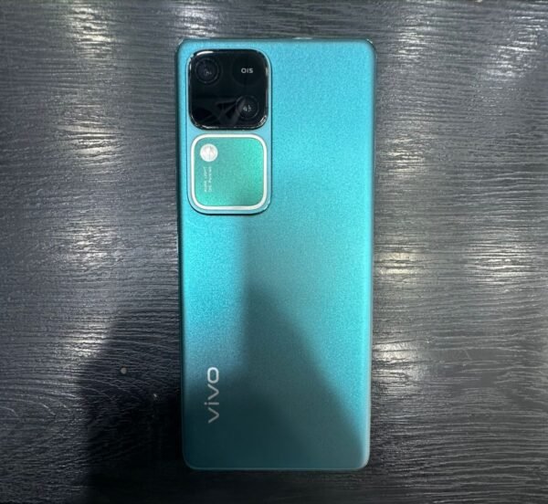 Vivo V30 | 12 / 256 Gb