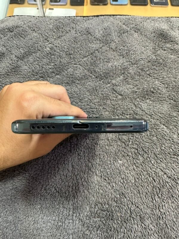 Vivo V30 | 12 / 256 GB