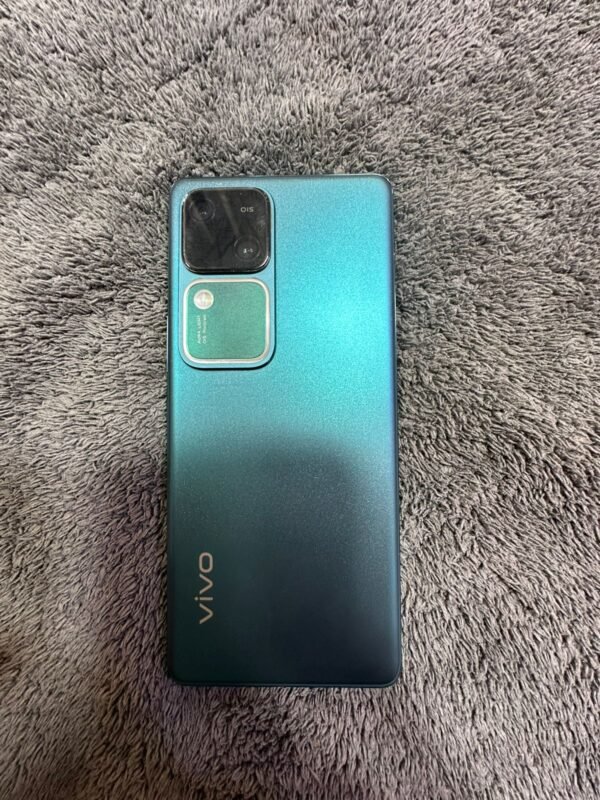 Vivo V30 | 12 / 256 GB